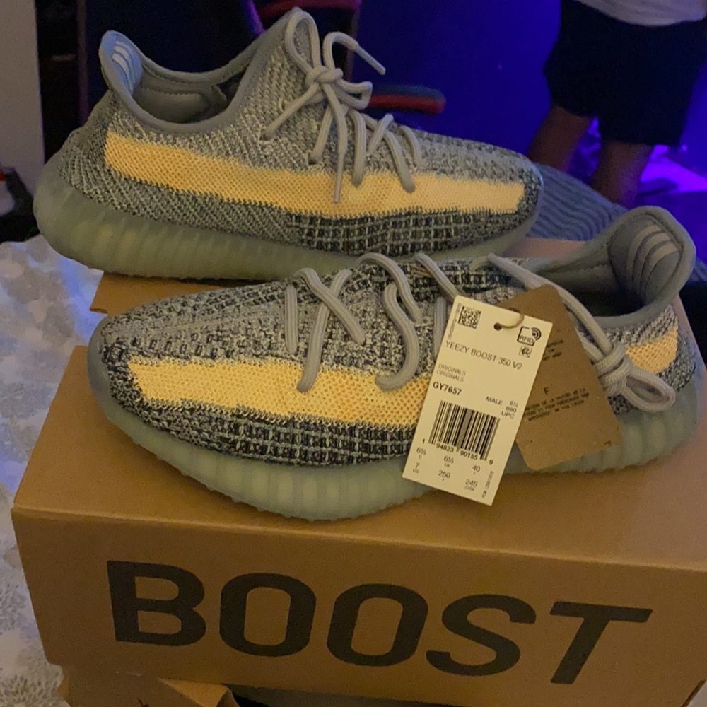 YEEZY BOOST 350